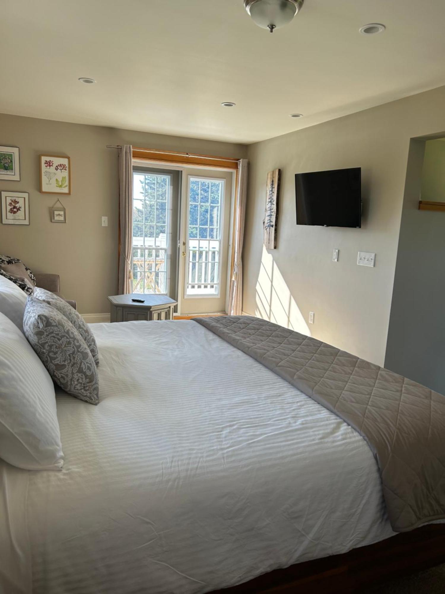 Tides Inn Guest Suites Halls Harbour Exterior photo