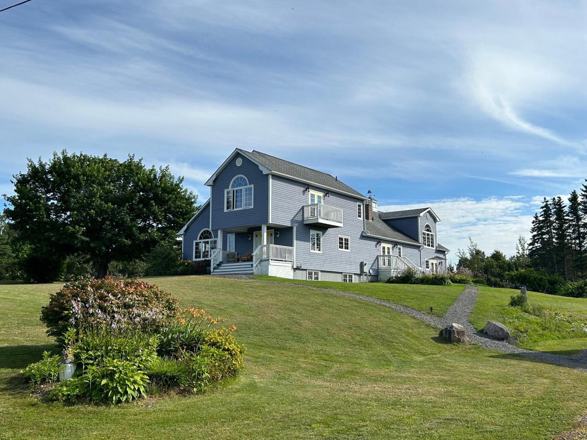Tides Inn Guest Suites Halls Harbour Exterior photo