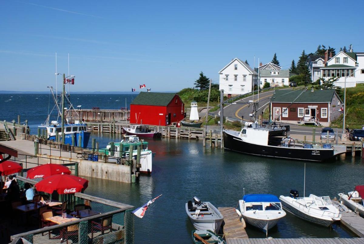 Tides Inn Guest Suites Halls Harbour Exterior photo